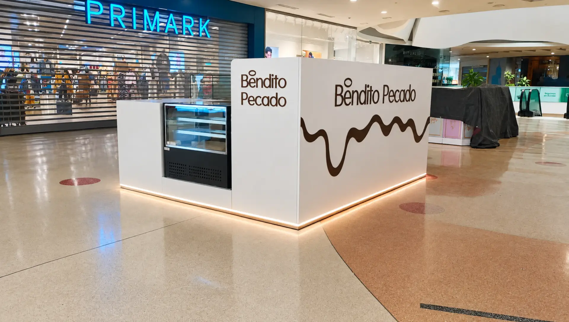 Vista del quiosco Bendito Pecado instalado en un centro comercial