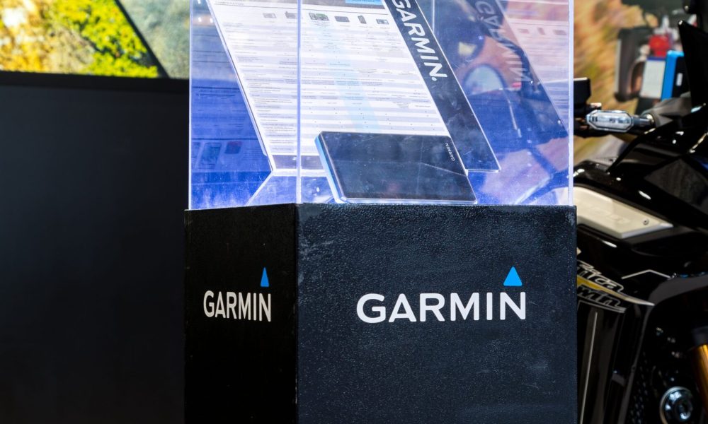 vitrina_de_metacrilato_garmin_plv_neolaser